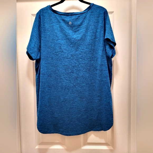 Torrid Active 3X V-Neck Top - Picture 3 of 3